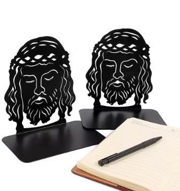 serre livre en bois représentant Jésus