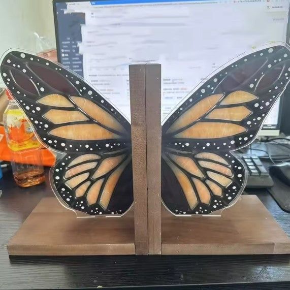 serre livre en forme de papillon