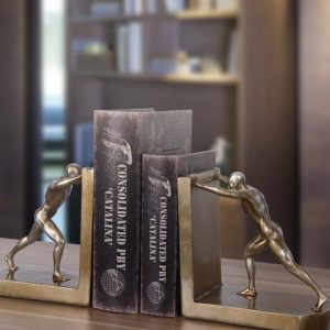 serre livre sculpture homme